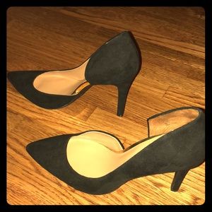 Pointed toe black heels